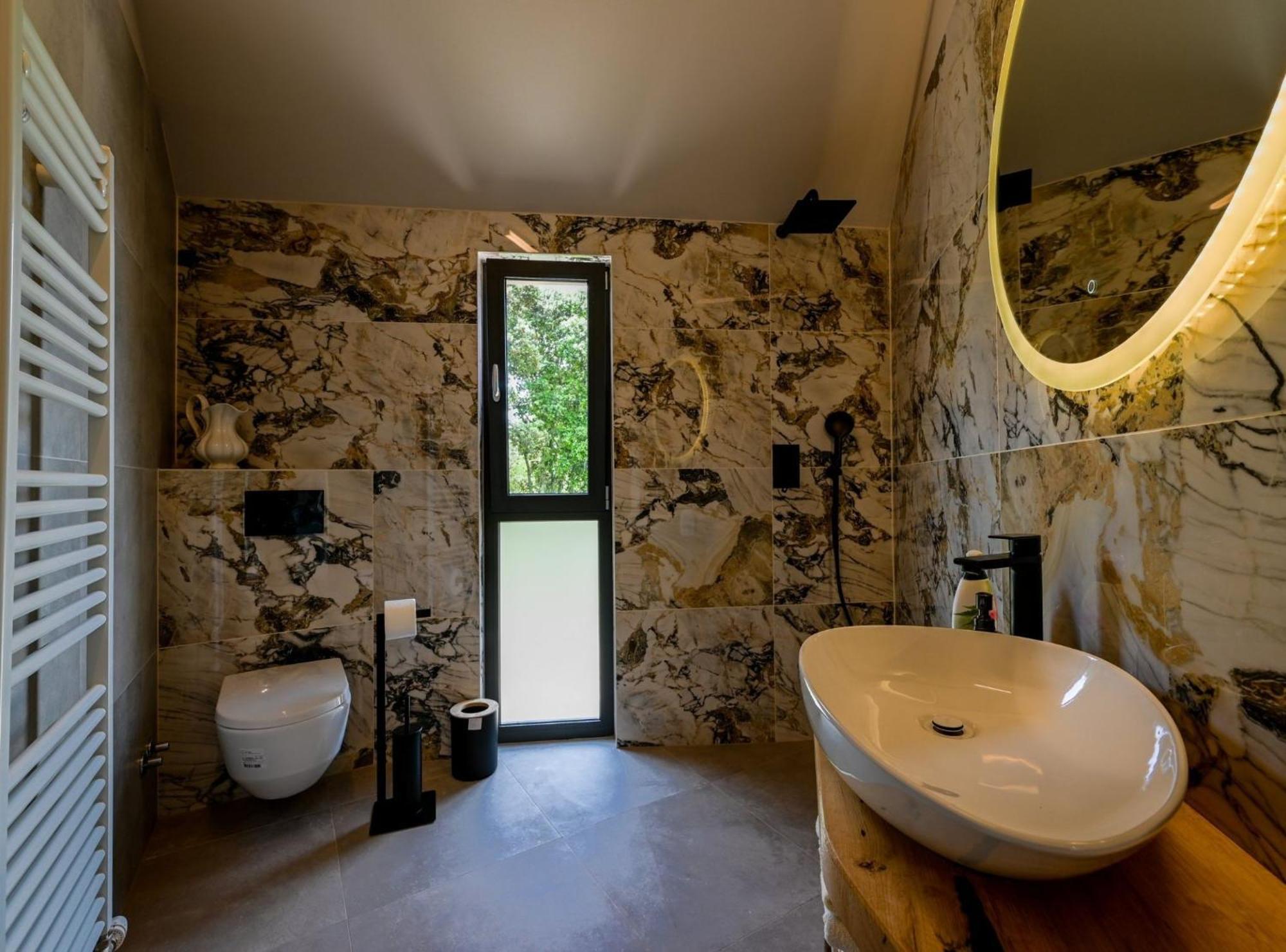 Vila Radiant And Secluded With Pool *