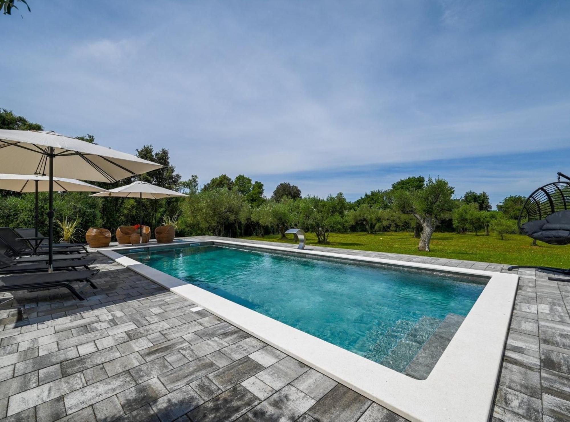 Vila Radiant And Secluded With Pool Rovinj